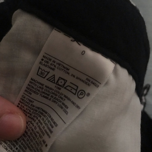 Old Navy Checkered everyday short - Picture 3 of 4